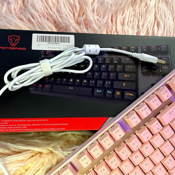 Pink RGB Mechanical Keyboard • Blue Switches • 87 Keys • Motospeed CK82 - Picture 3 of 7